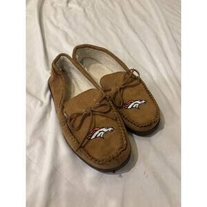 NFL Tan Moccasin Hard Rubber Sole Men's Slippers Moccasins Size Small